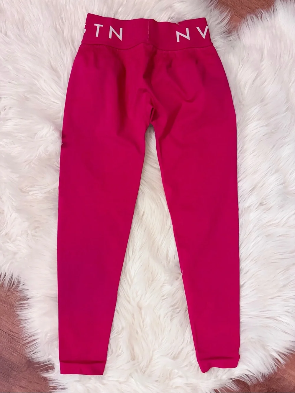 NVGTN Cosmo Hot Pink Seamless Leggings Sz Large Like New Activewear Yoga Gym
